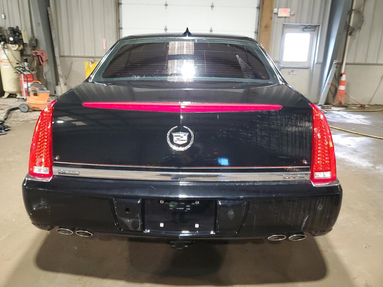 2009 Cadillac DTS - Image 6