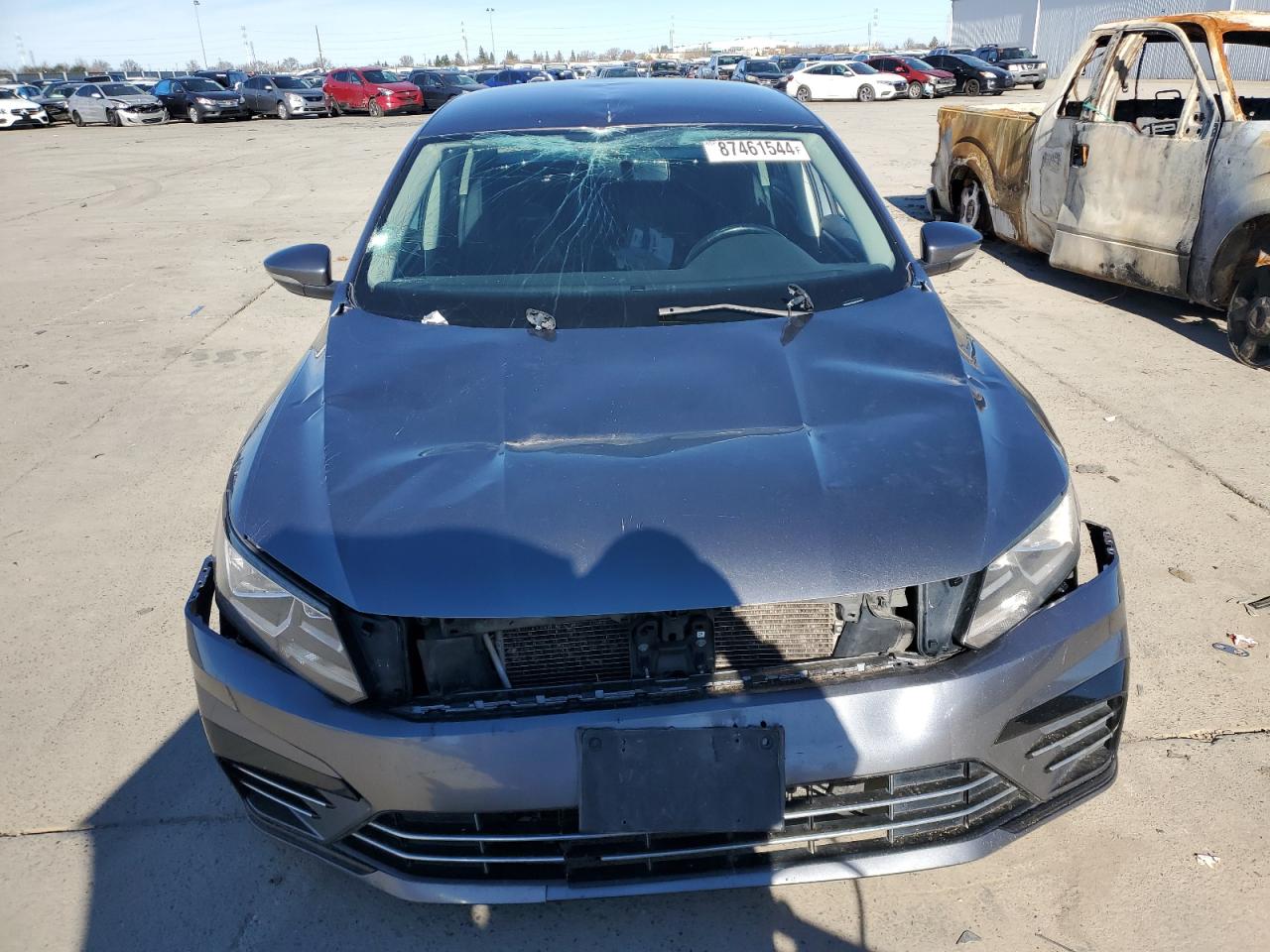 2018 Volkswagen Passat - Image 5