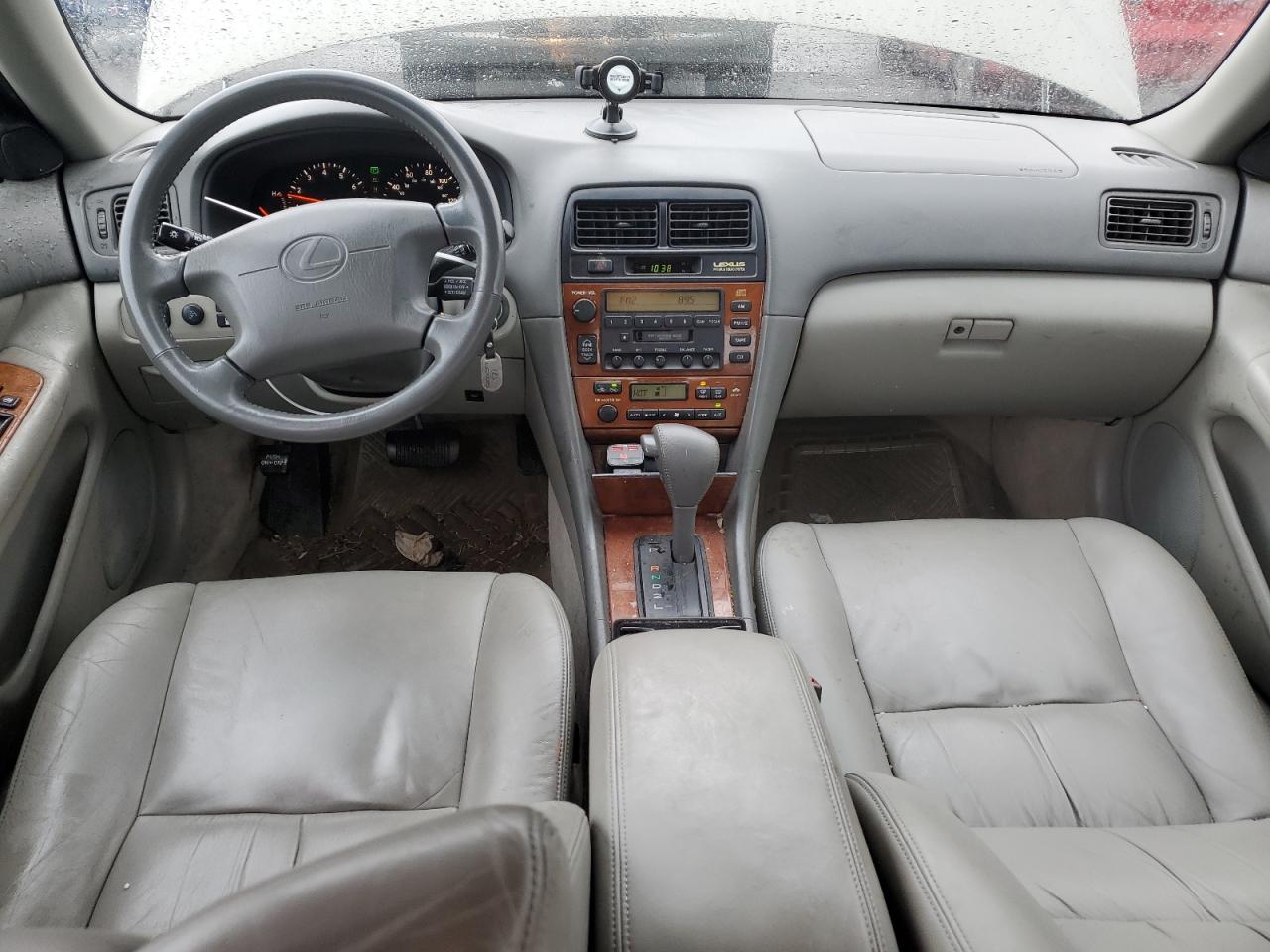 2000 Lexus ES - Image 8