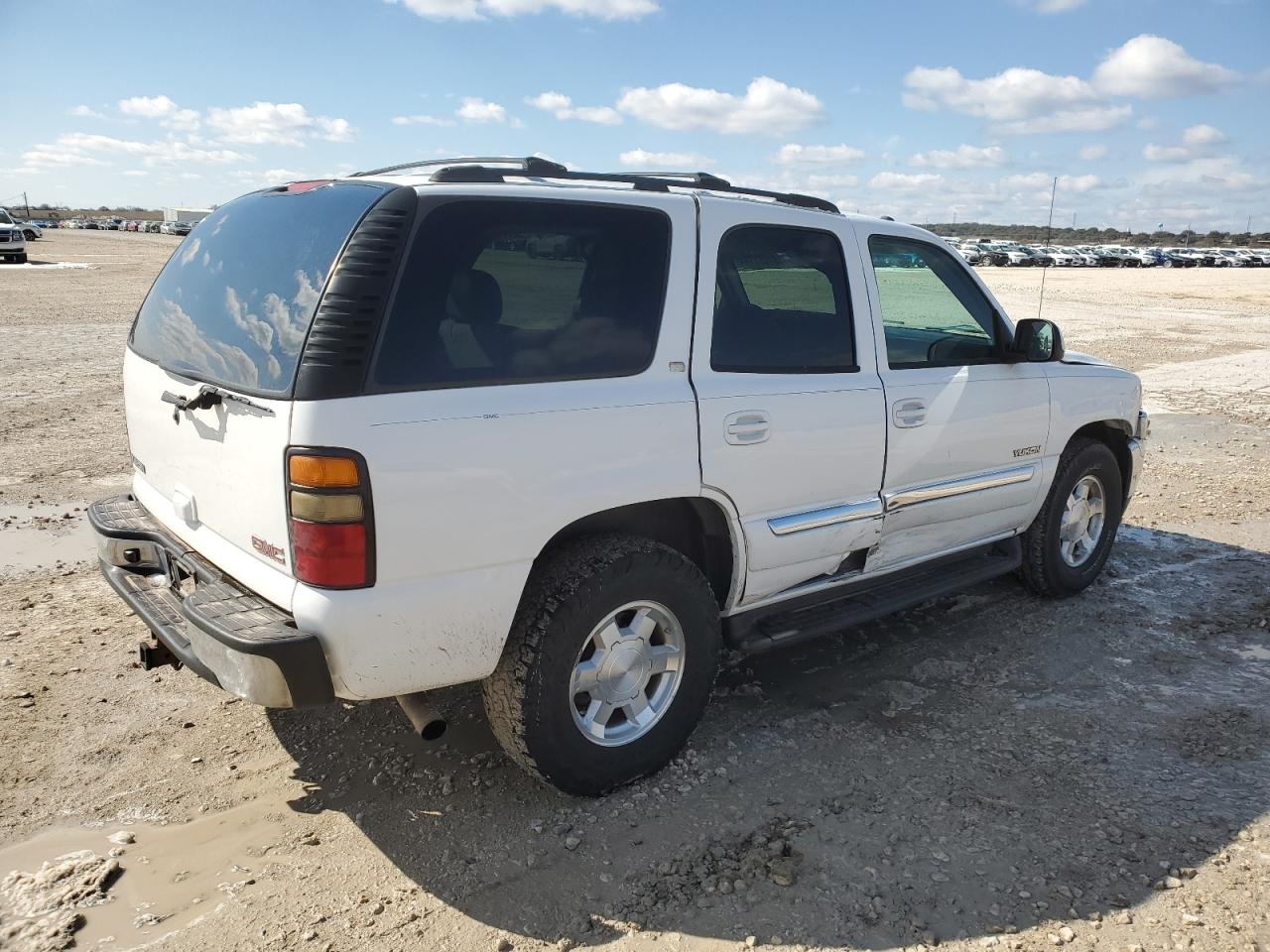 2005 GMC Yukon - Image 3