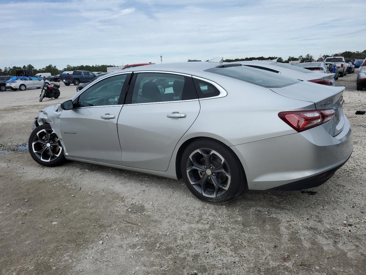 2022 Chevrolet Malibu - Image 2