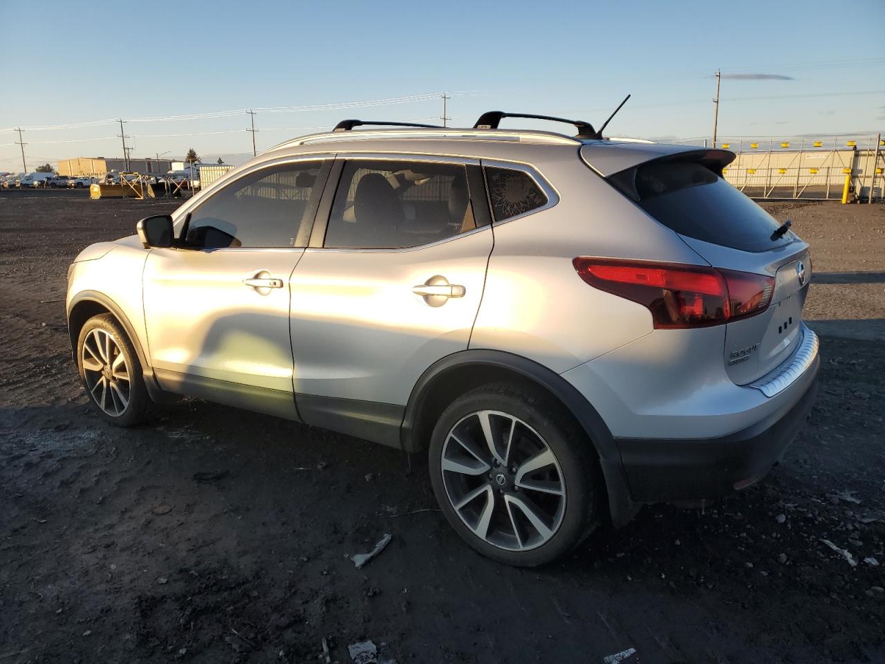 2017 Nissan Rogue - Image 2