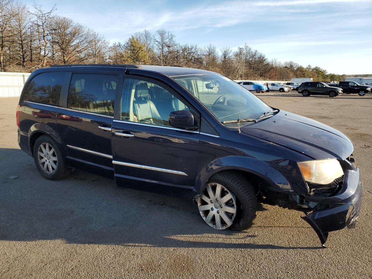 2014 Chrysler Town & Country - Image 4