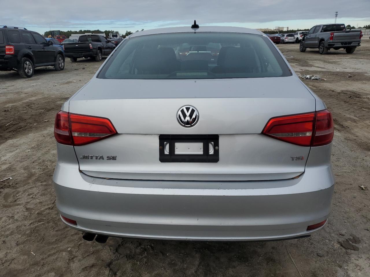 2015 Volkswagen Jetta - Image 6