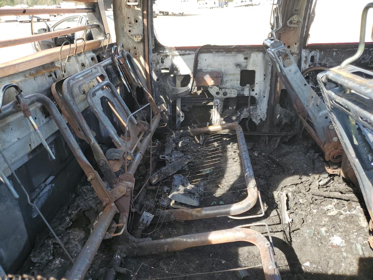 2013 Chevrolet Silverado - Image 11