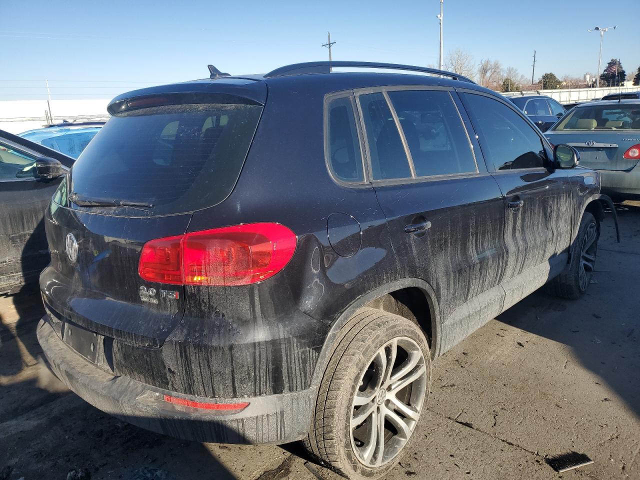 2017 Volkswagen Tiguan - Image 3