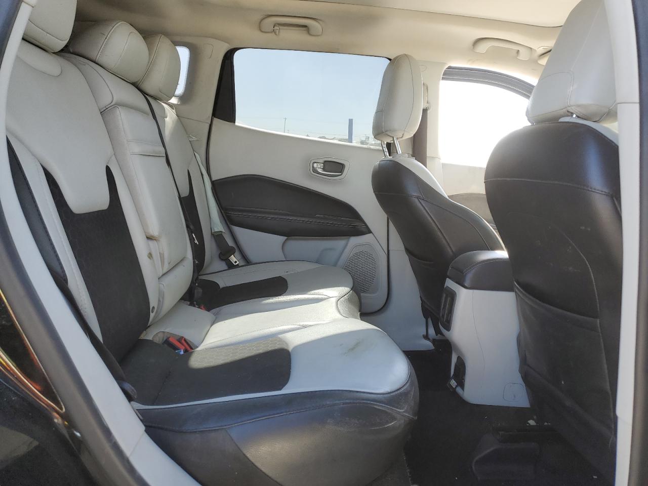 2019 Jeep Compass - Image 11