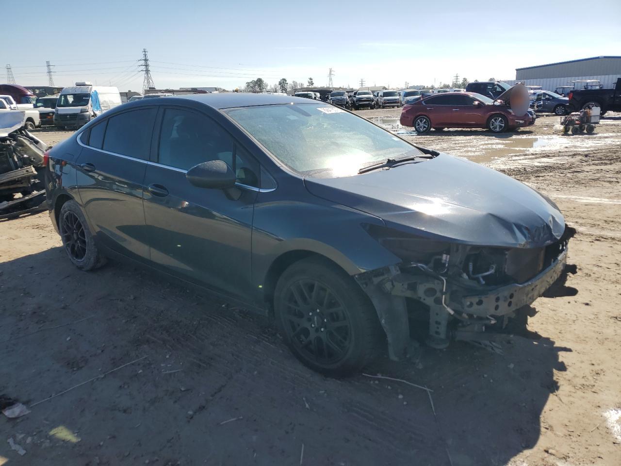 2018 Chevrolet Cruze - Image 4