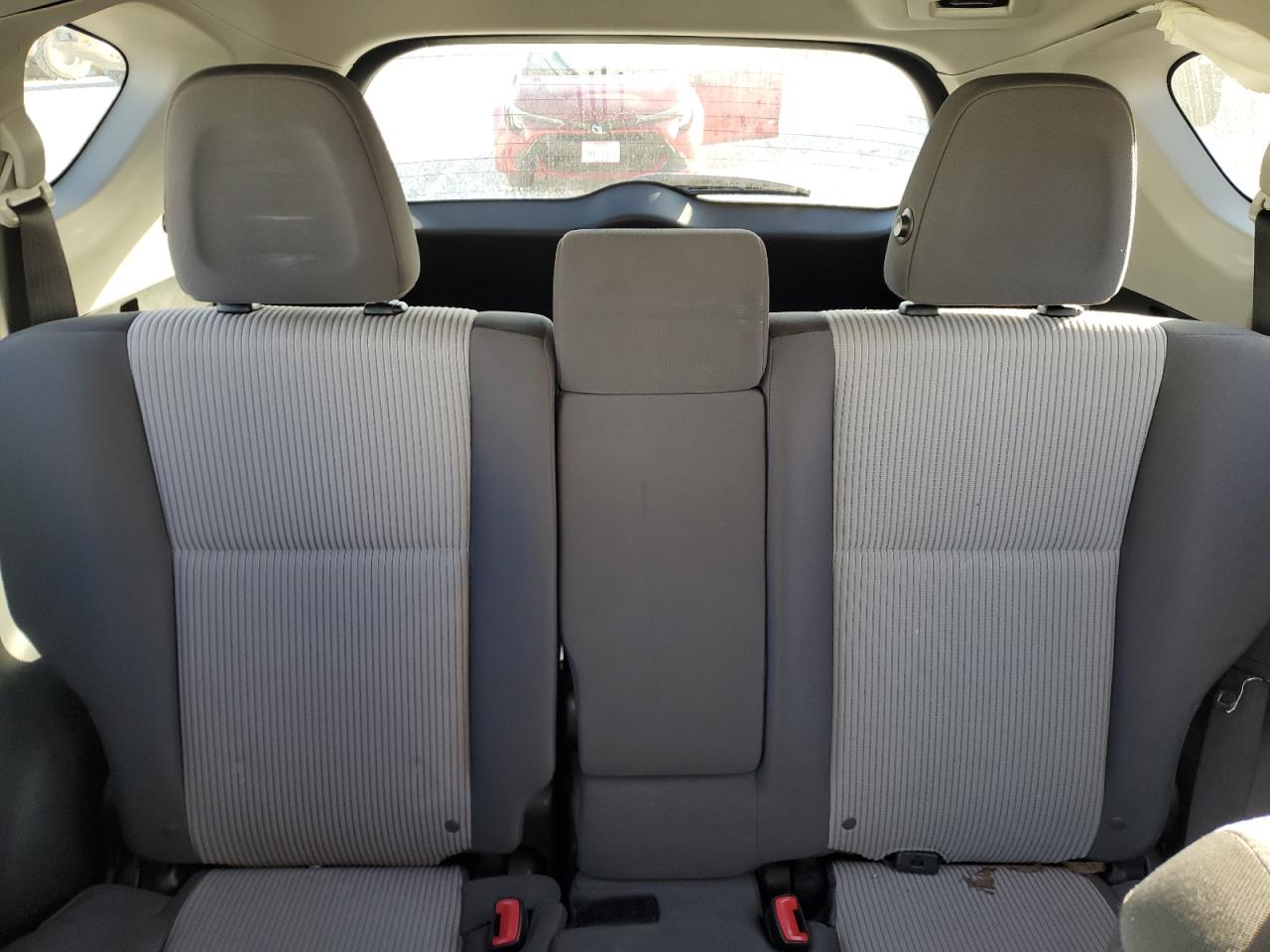 2015 Toyota RAV 4 - Image 10