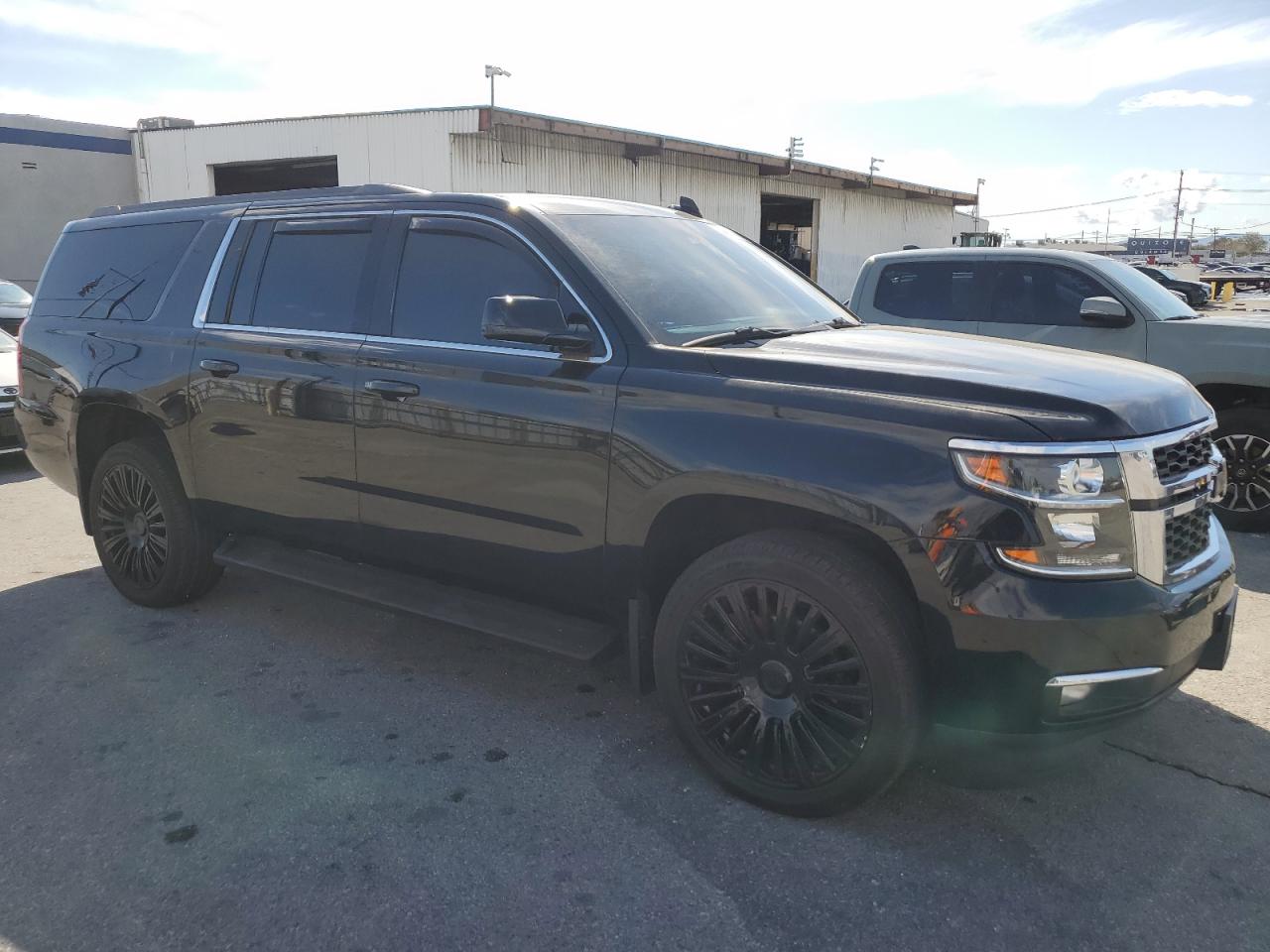 2018 Chevrolet Suburban - Image 4