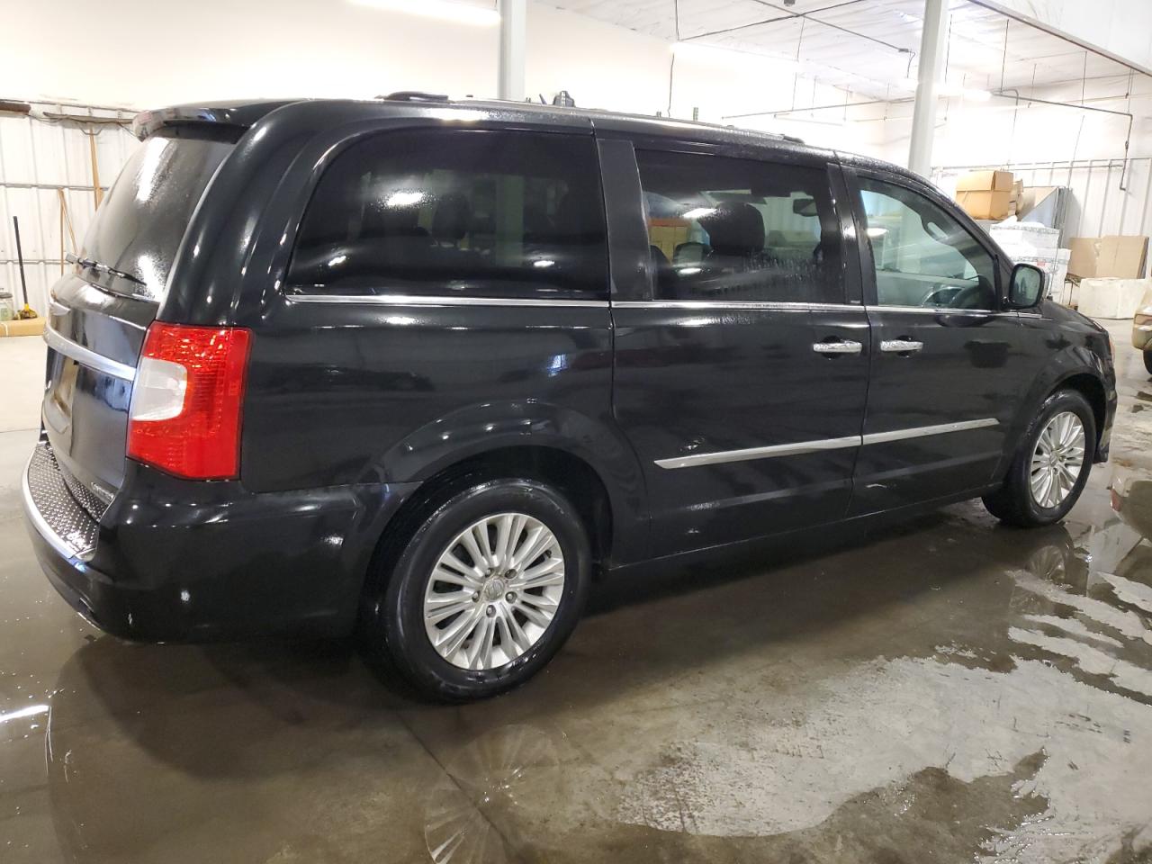 2013 Chrysler Town & Country - Image 3