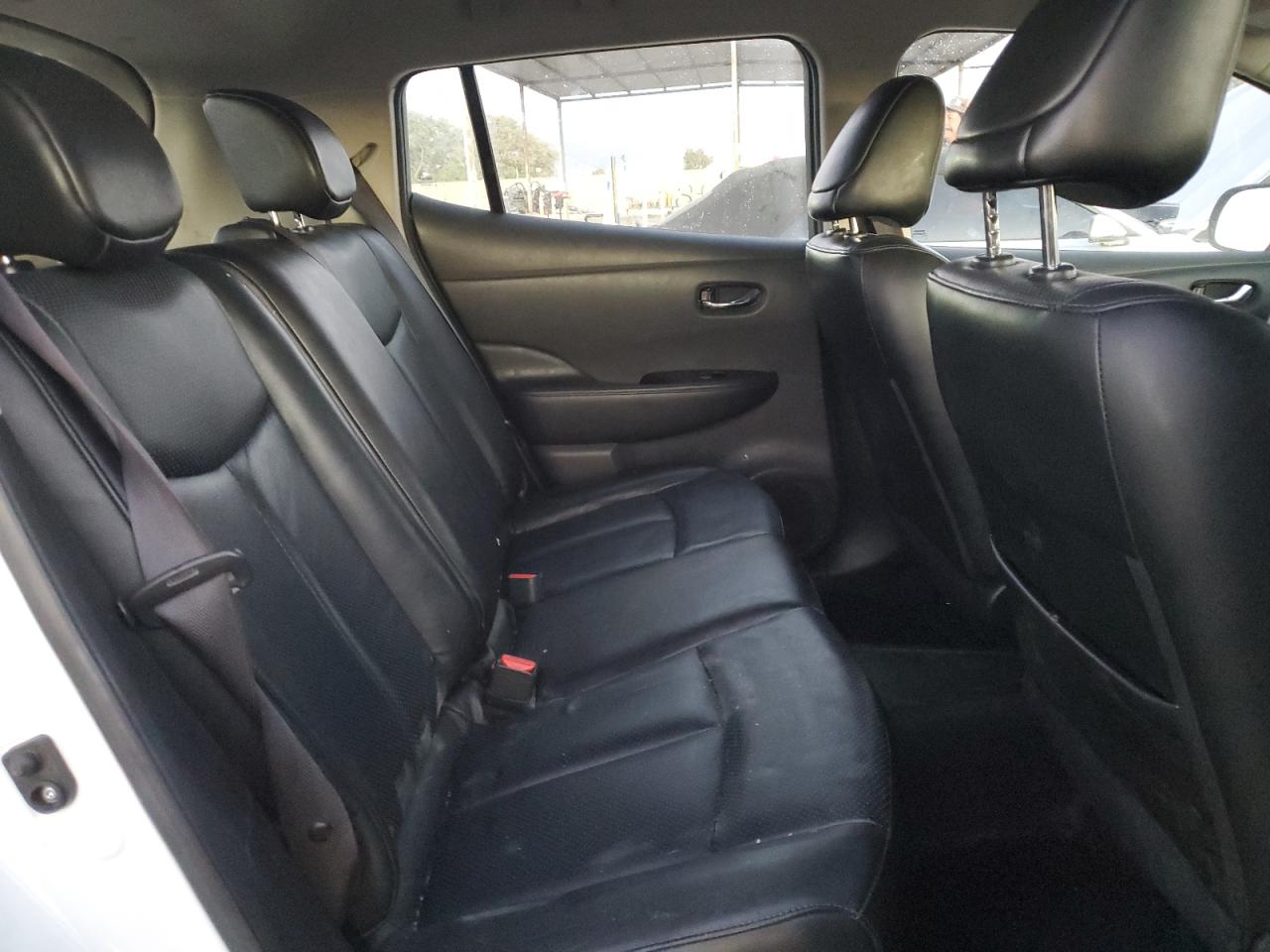 2015 Nissan Leaf - Image 10