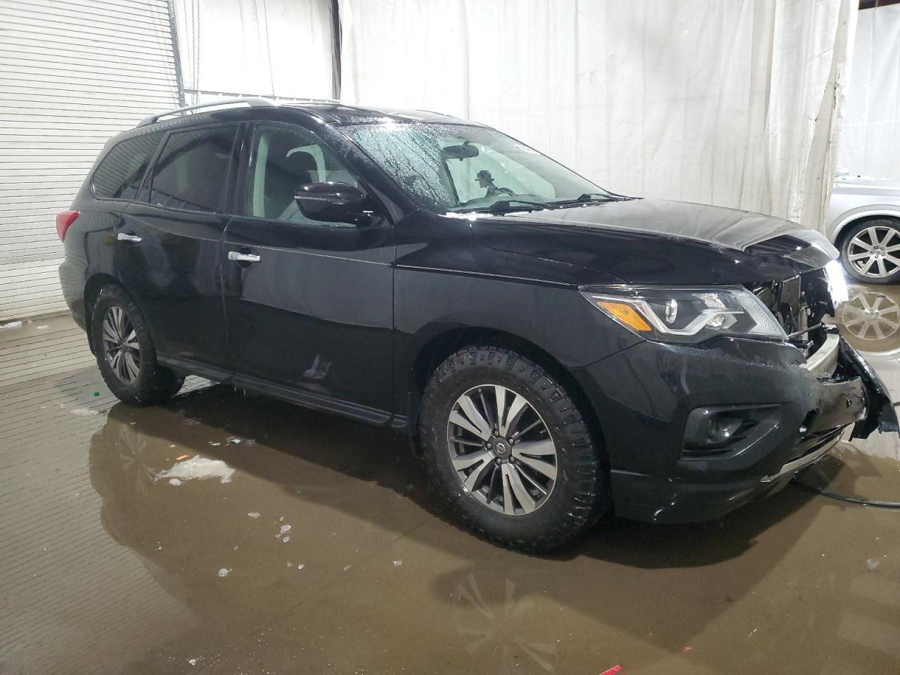 2017 Nissan Pathfinder - Image 4