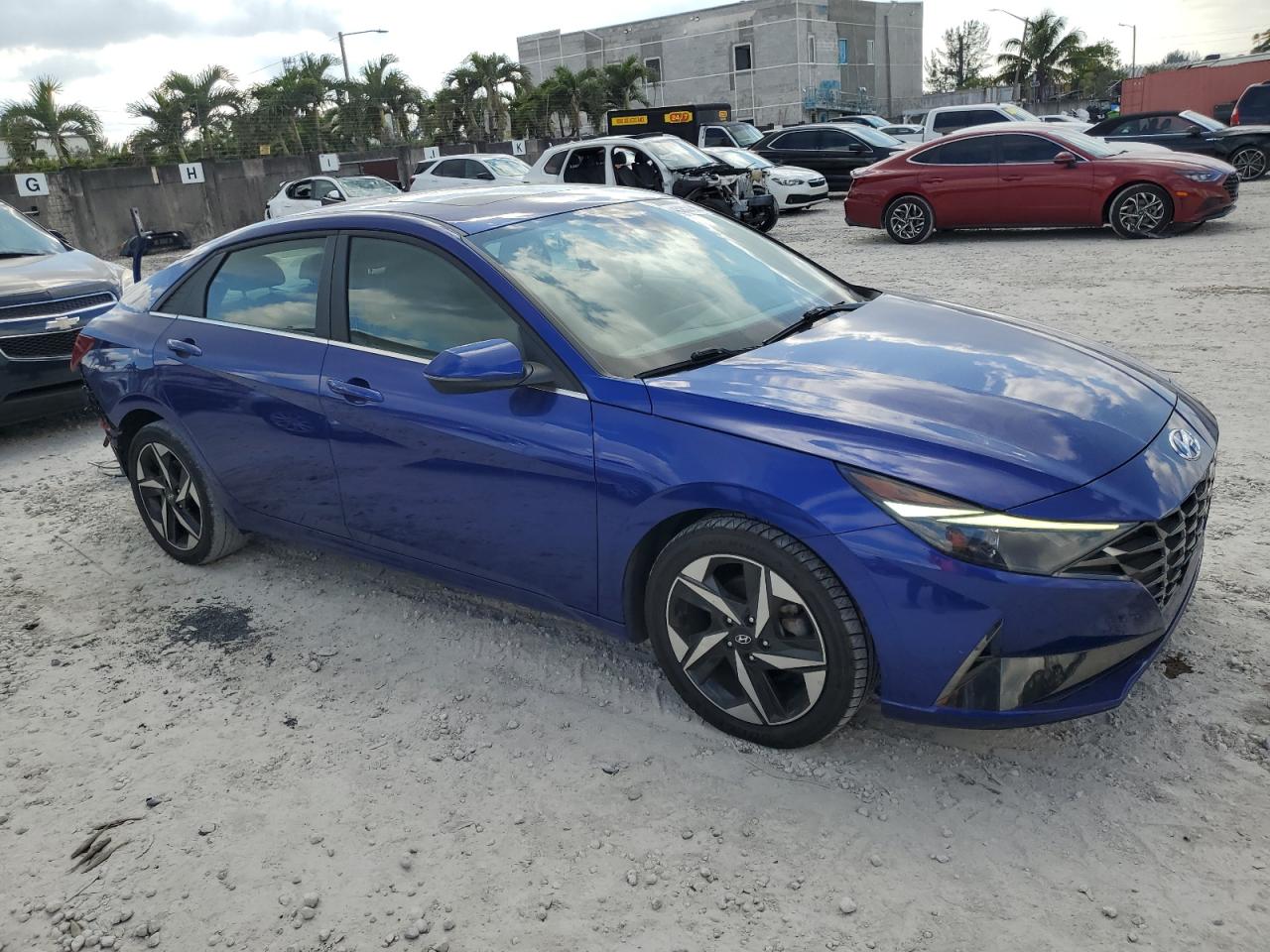 2022 Hyundai Elantra - Image 4
