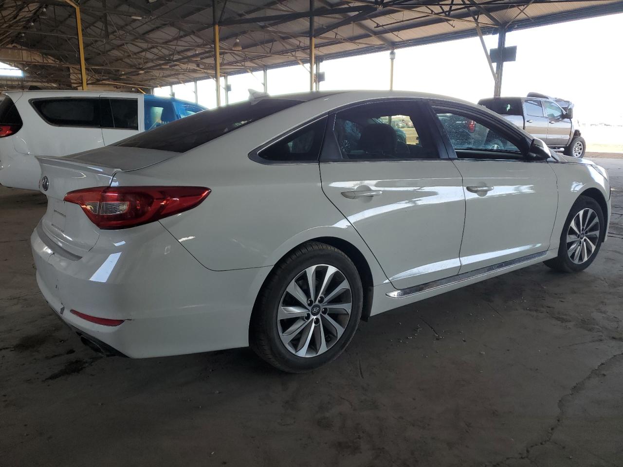 2016 Hyundai Sonata - Image 3