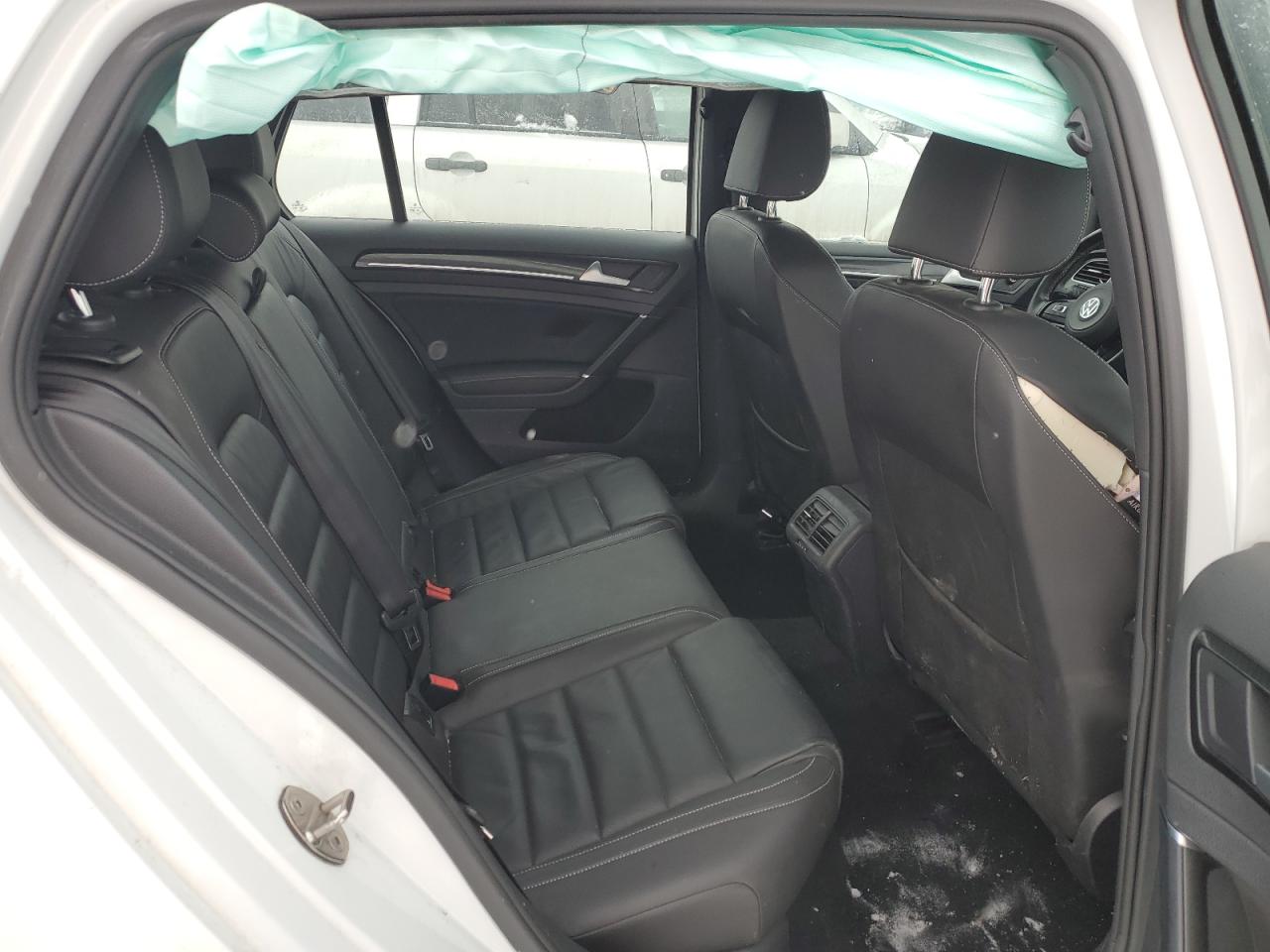 2016 Volkswagen Golf - Image 10