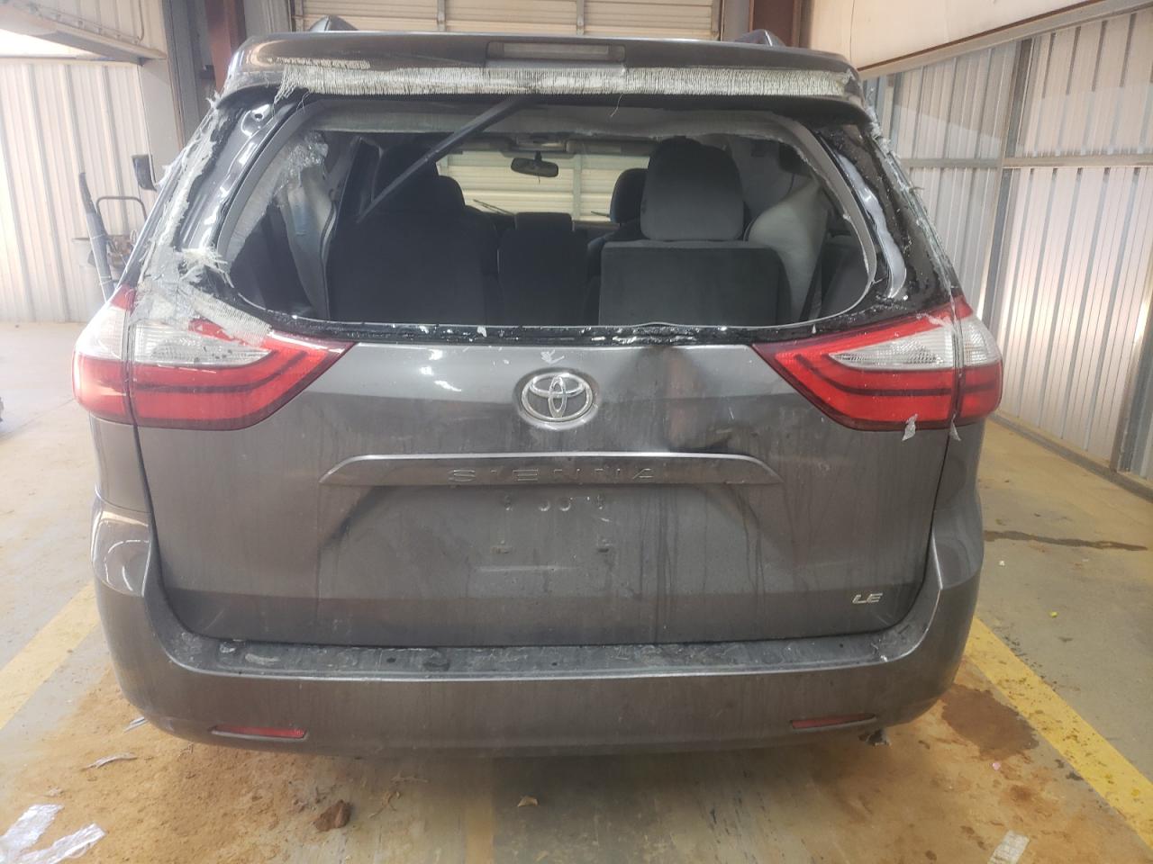 2015 Toyota Sienna - Image 6
