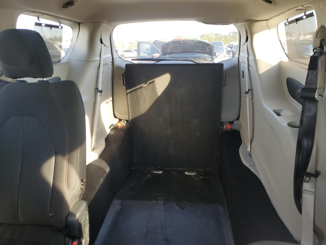 2017 Chrysler Pacifica - Image 10