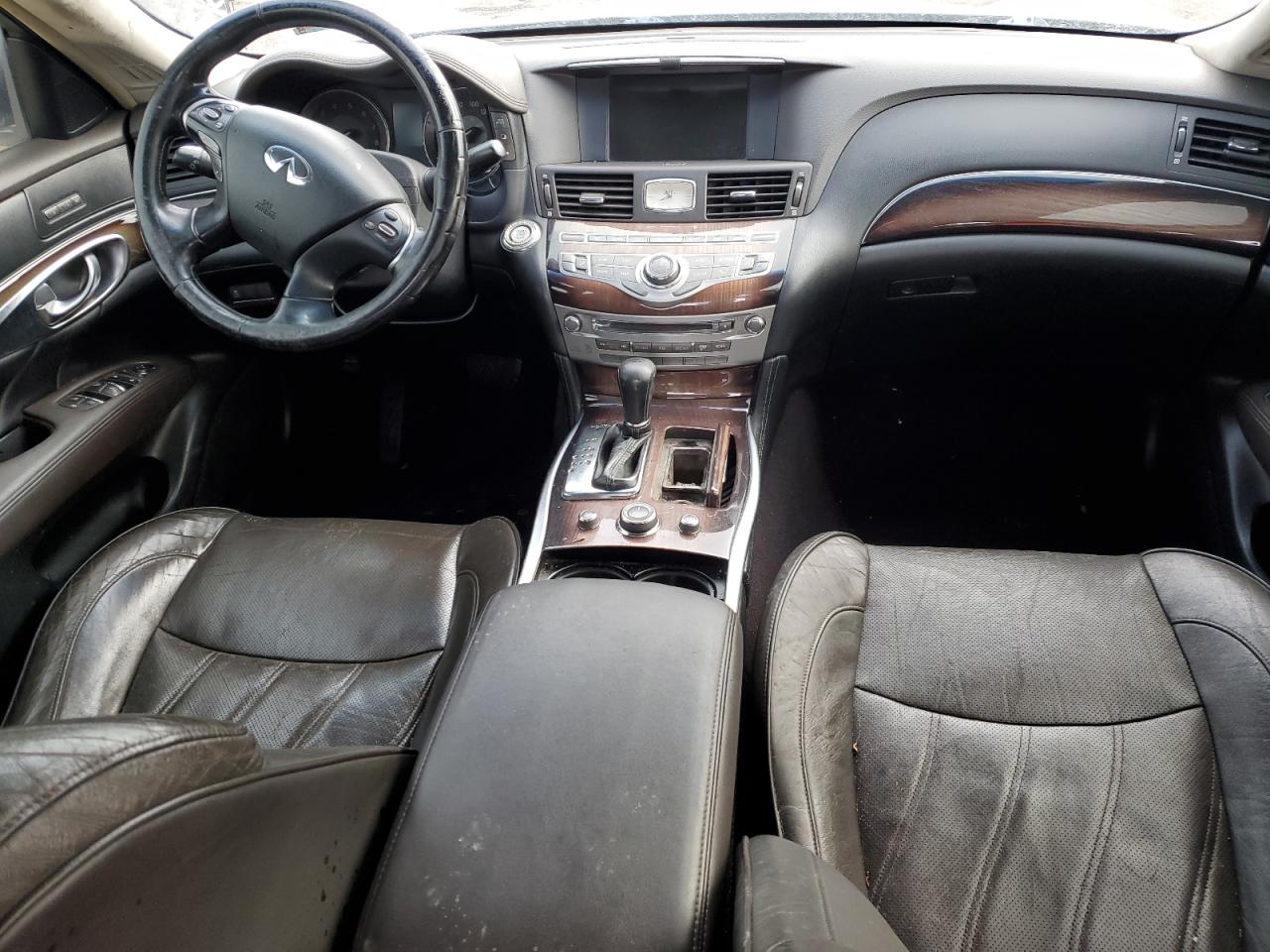 2011 Infiniti M - Image 8