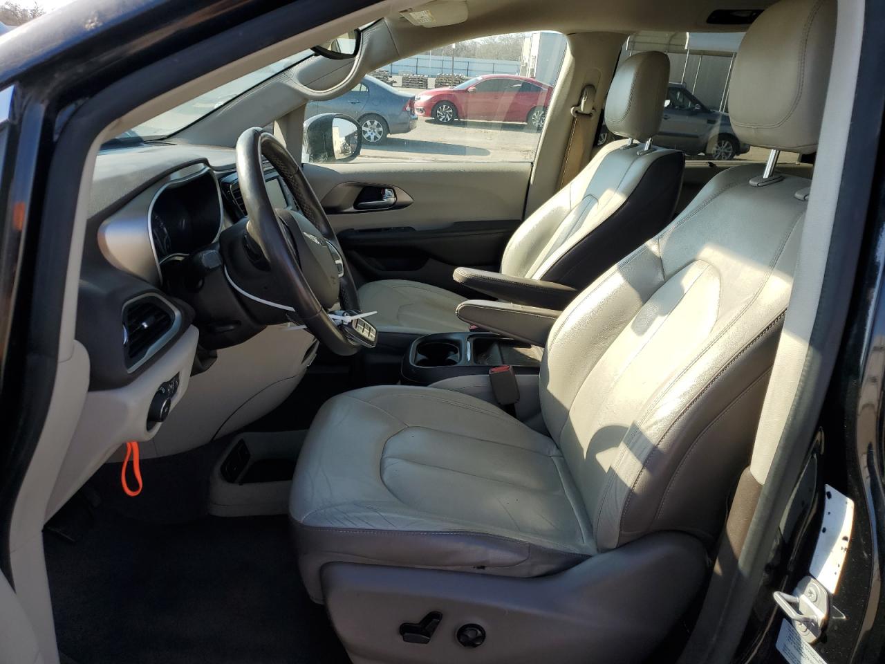 2017 Chrysler Pacifica - Image 7