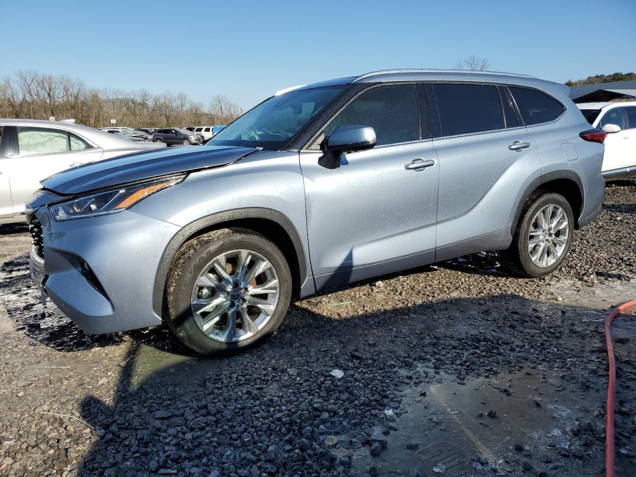 2022 Toyota Highlander - Image 1