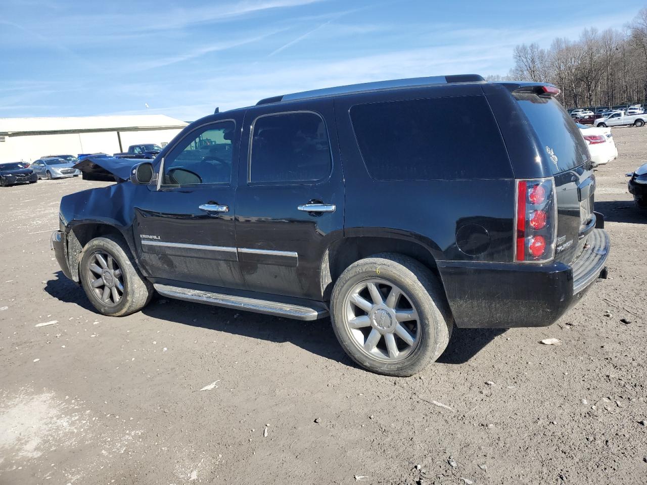 2011 GMC Yukon - Image 2