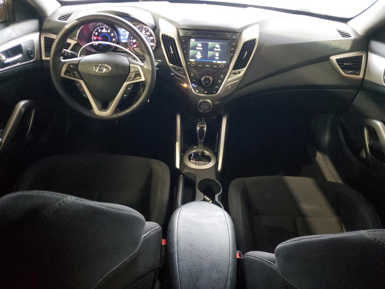 2016 Hyundai Veloster - Image 8