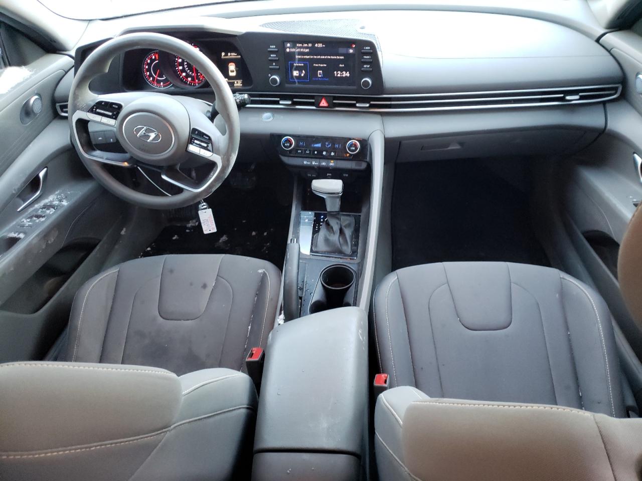 2022 Hyundai Elantra - Image 8