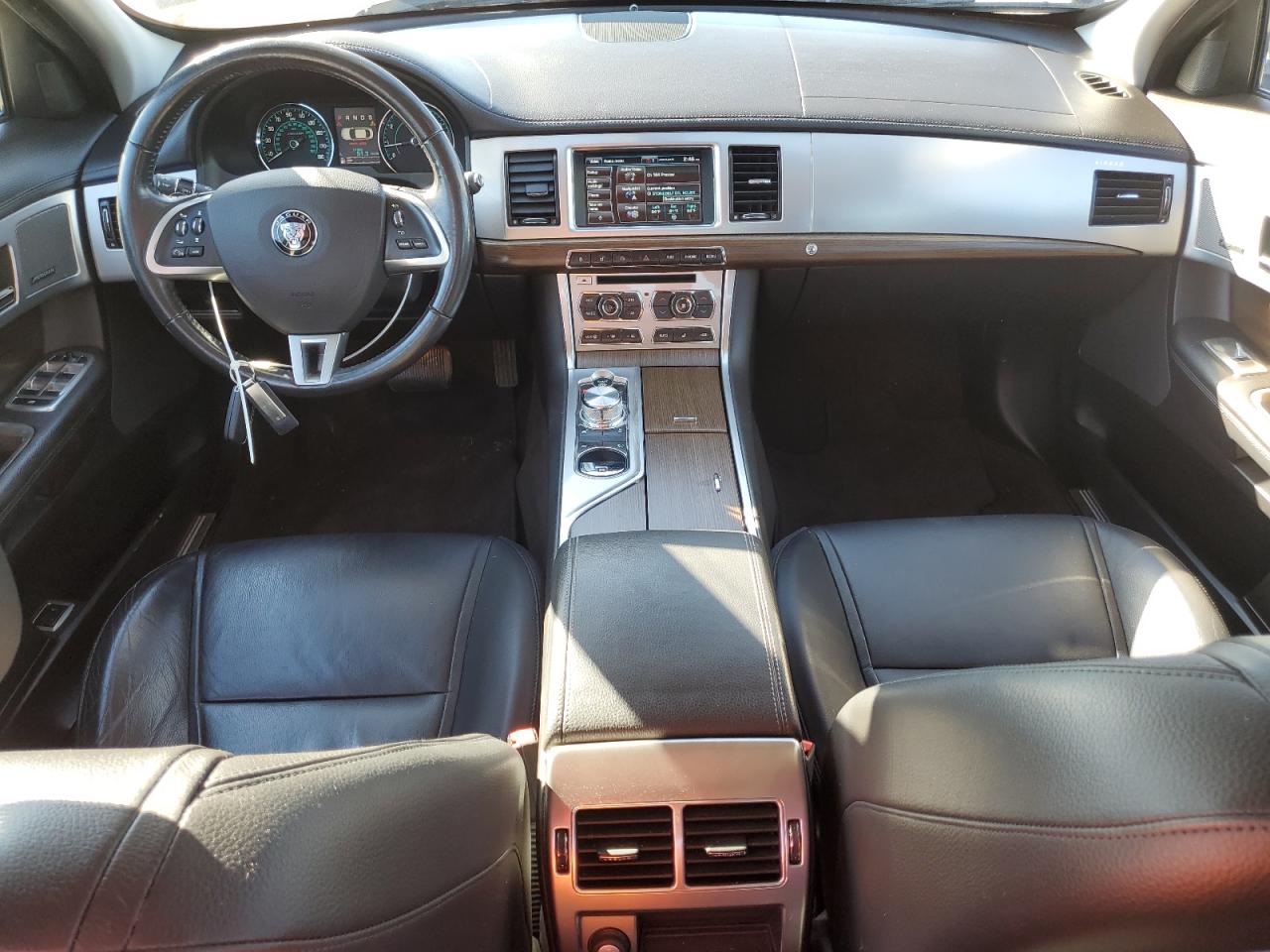 2014 Jaguar XF - Image 8