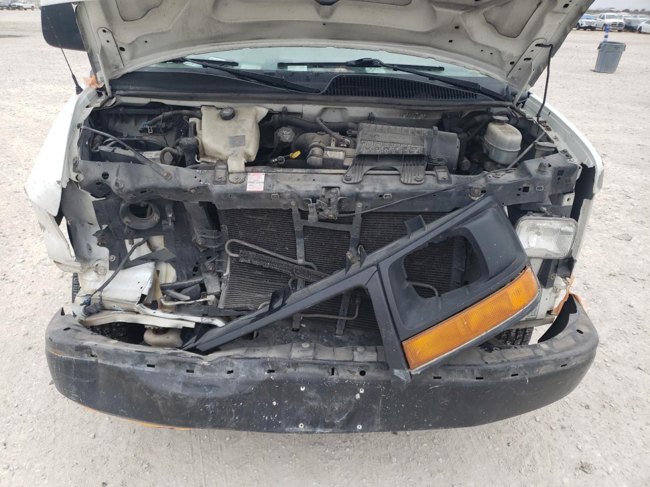 2011 GMC Savana - Image 12