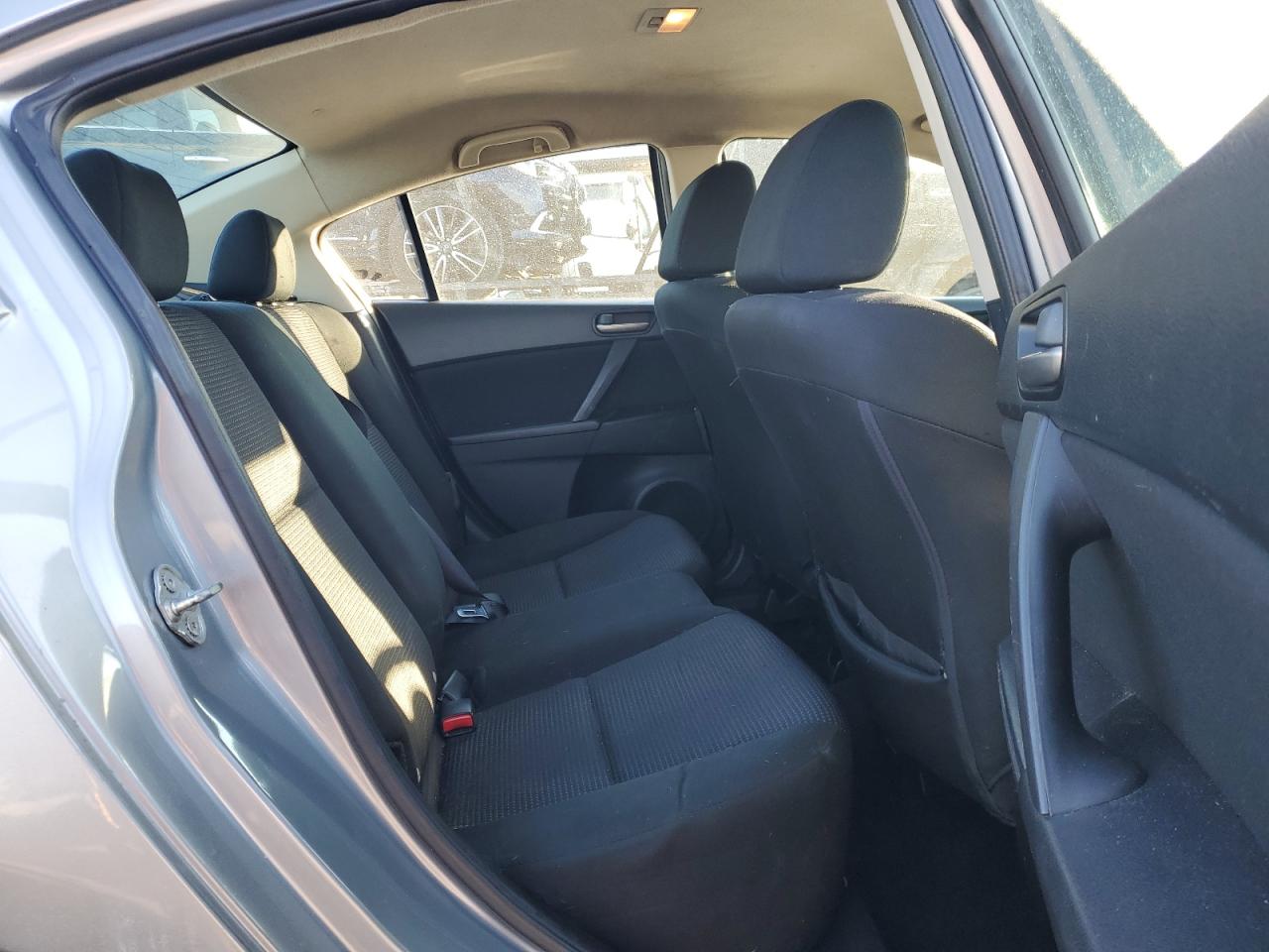 2013 Mazda 3 - Image 10