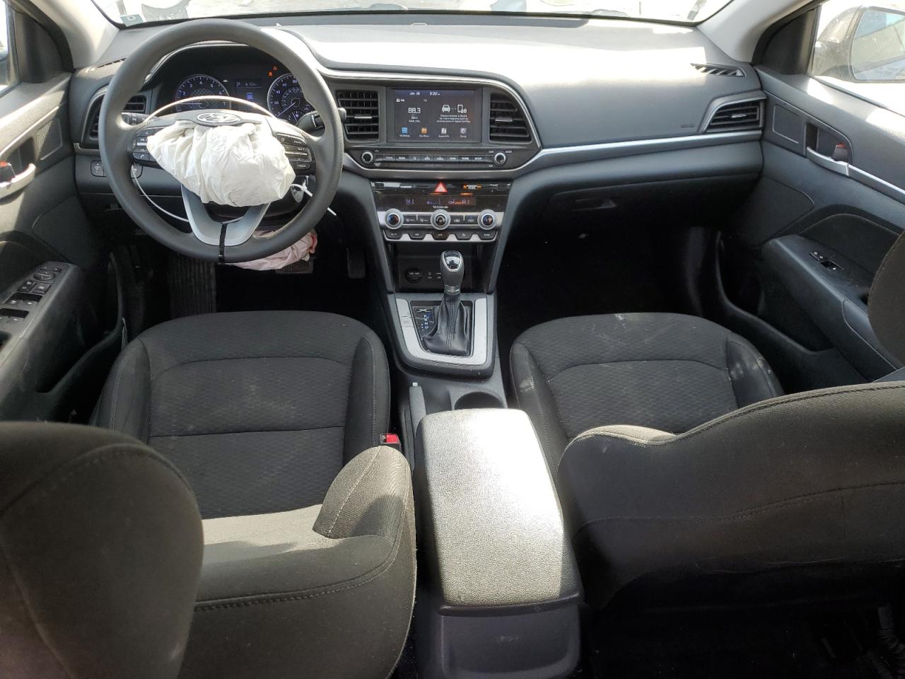 2020 Hyundai Elantra - Image 8