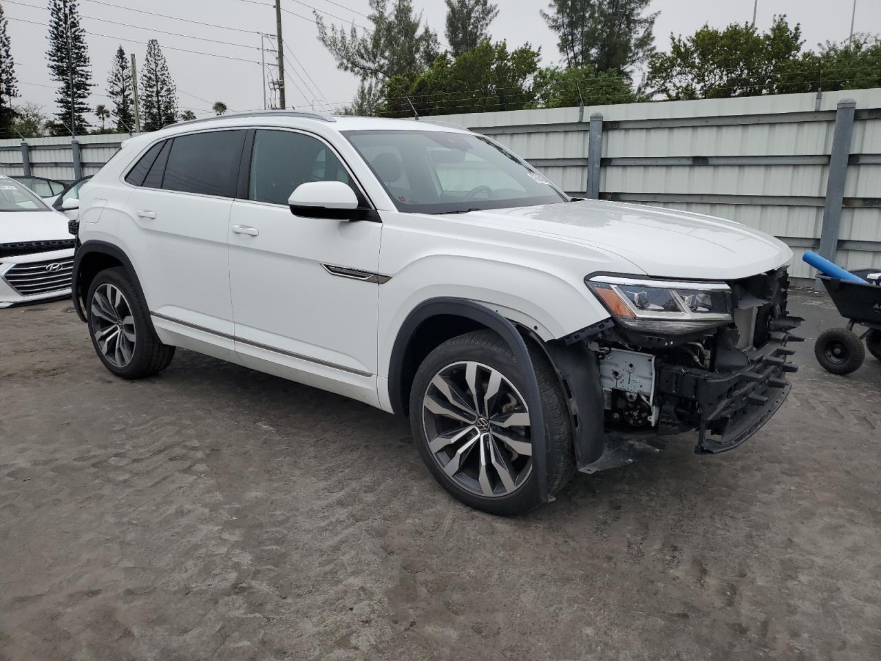2021 Volkswagen Atlas - Image 4