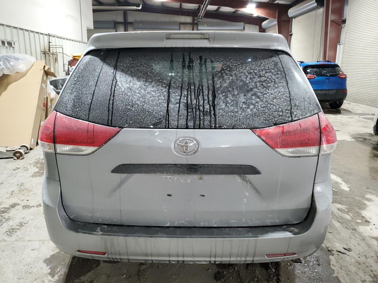 2012 Toyota Sienna - Image 6