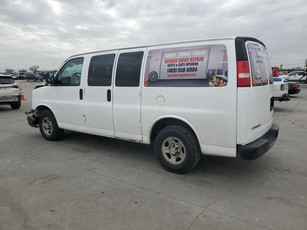 2005 Chevrolet Express - Image 2