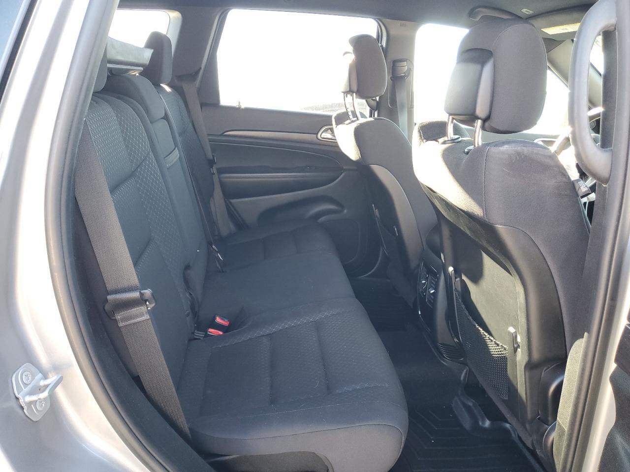 2018 Jeep Grand Cherokee - Image 11