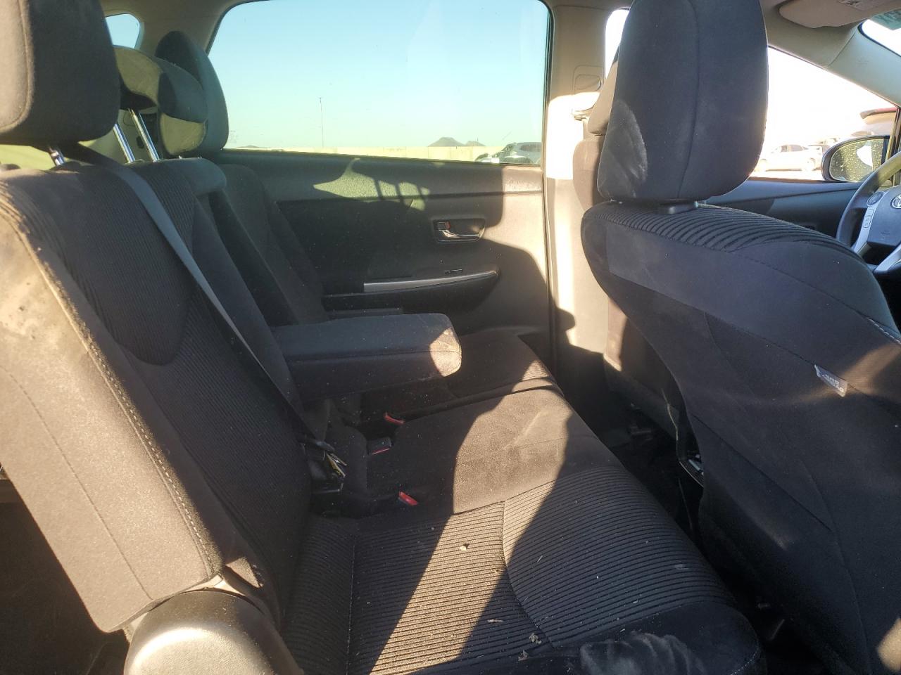 2017 Toyota Prius - Image 10
