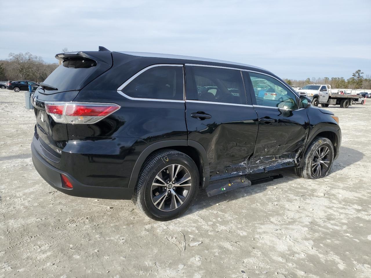2016 Toyota Highlander - Image 3