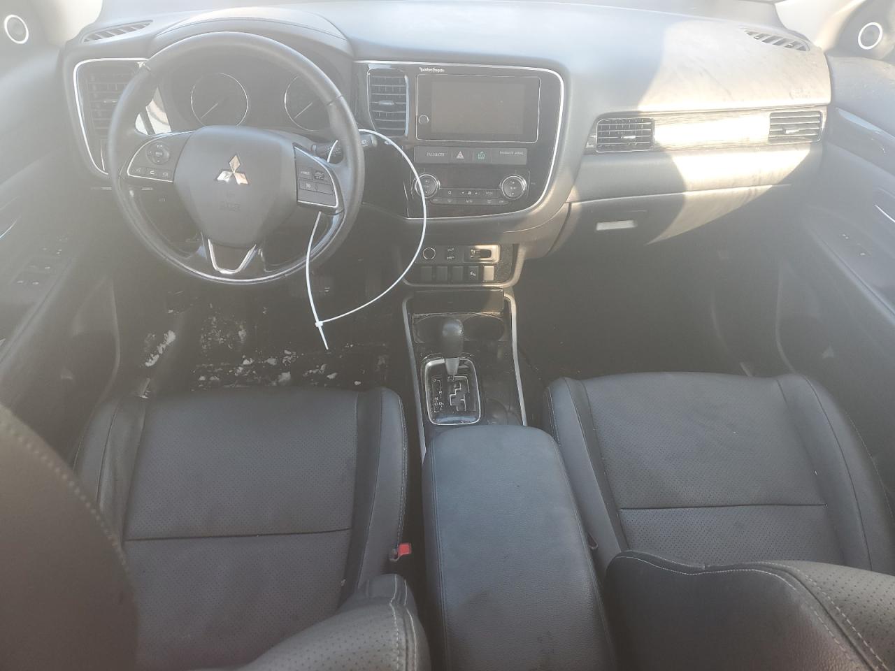 2017 Mitsubishi Outlander - Image 8