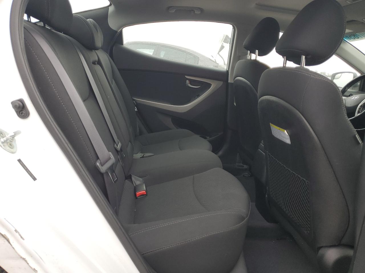 2015 Hyundai Elantra - Image 10