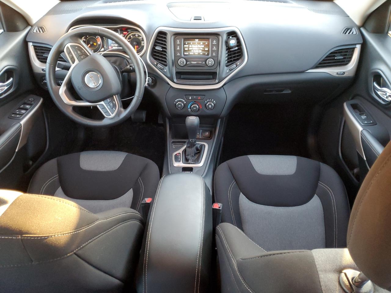 2017 Jeep Grand Cherokee - Image 8