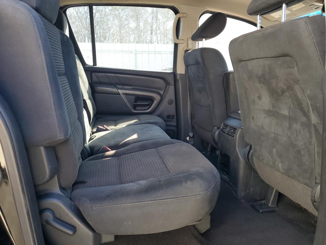 2015 Nissan Armada - Image 12