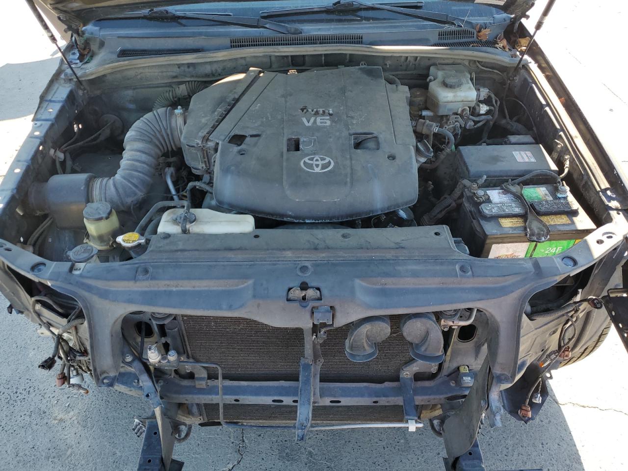 2004 Toyota 4Runner - Image 11