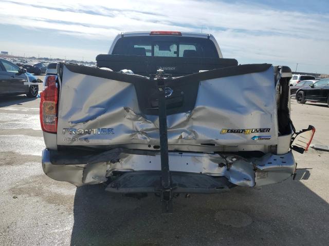  NISSAN FRONTIER 2017 Srebrny