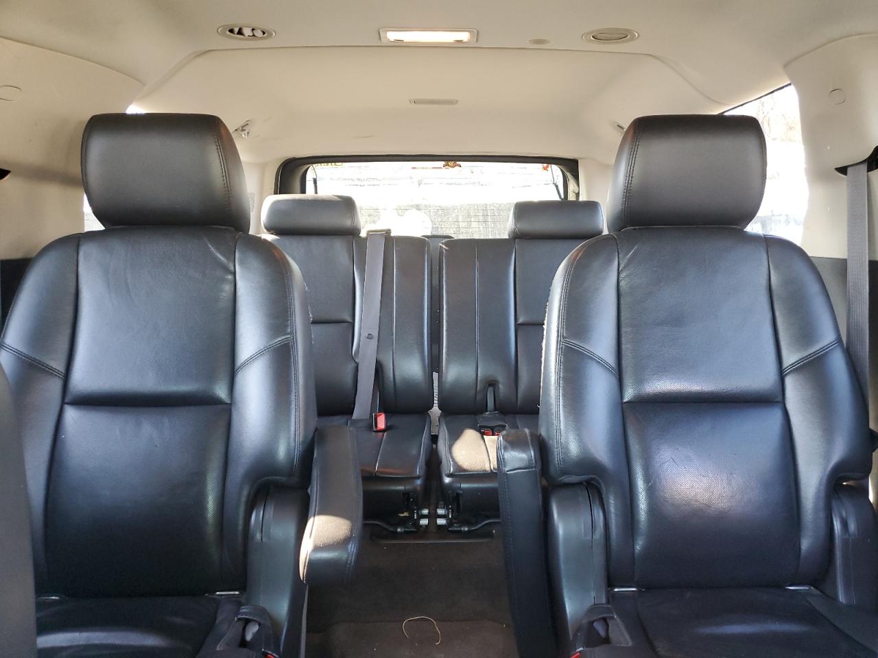 2011 Chevrolet Suburban - Image 10