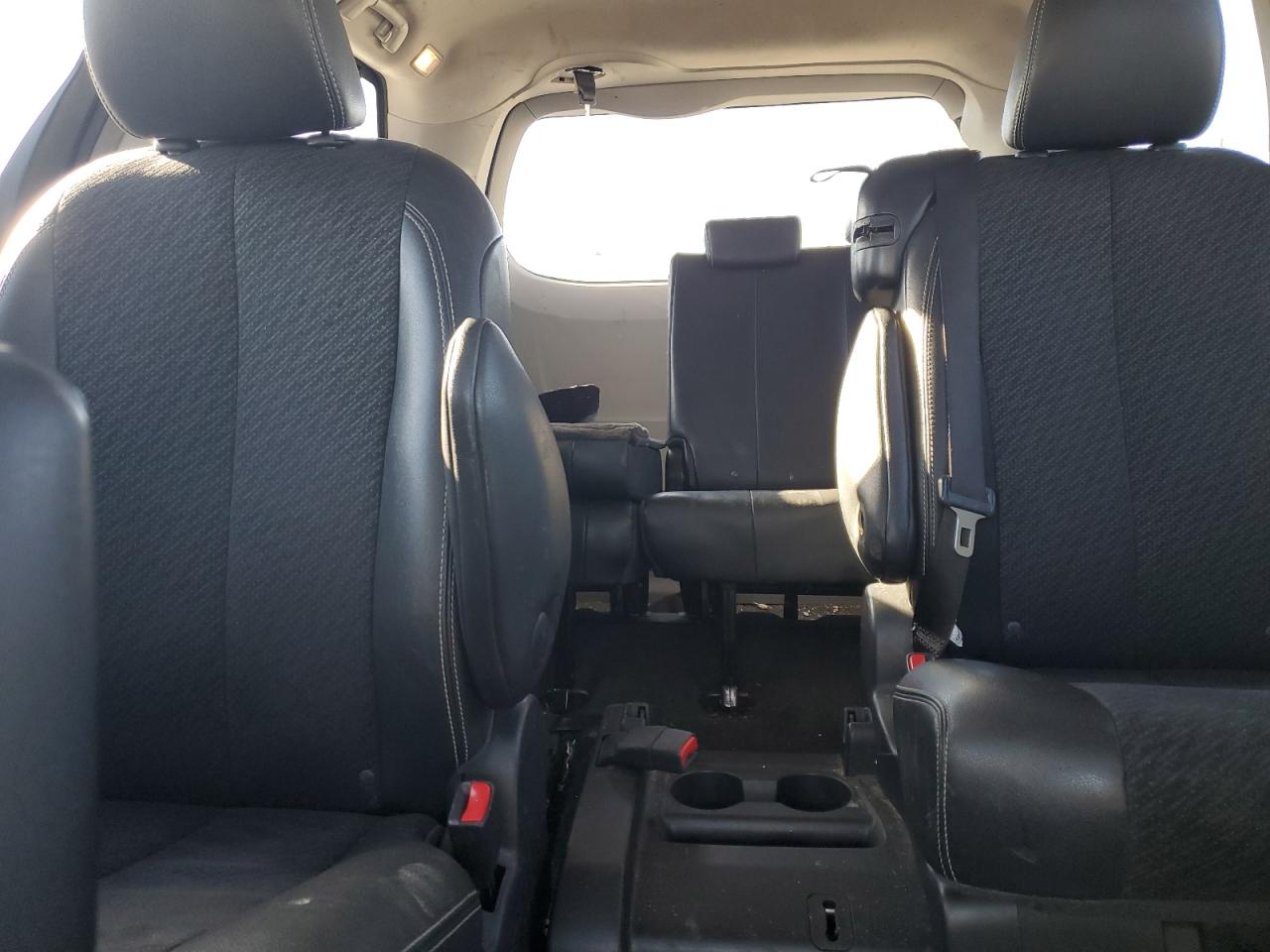 2014 Toyota Sienna - Image 10