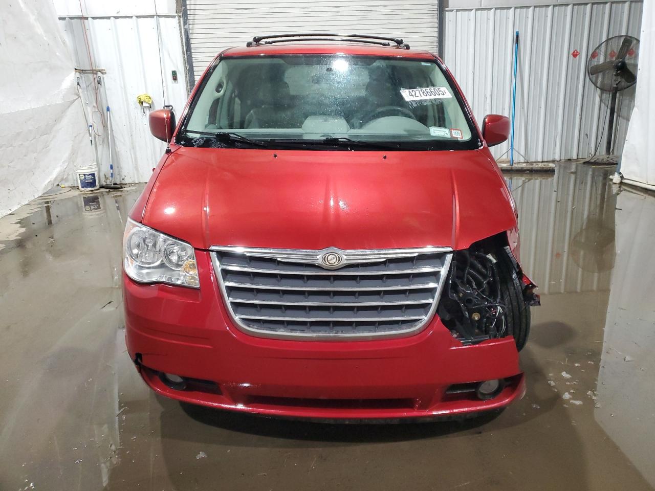 2010 Chrysler Town & Country - Image 5