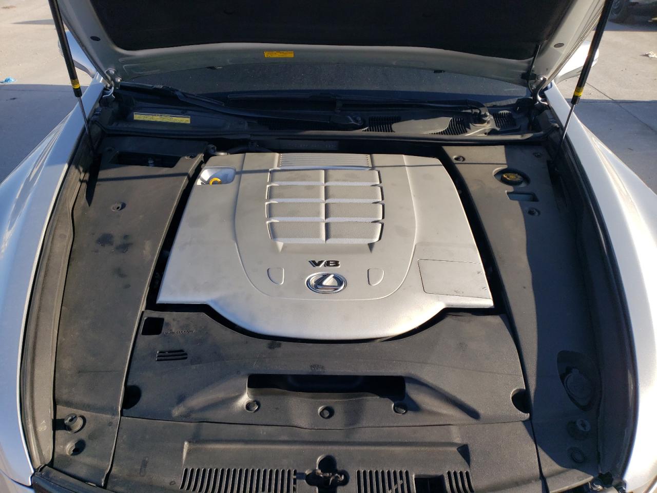 2011 Lexus LS - Image 11