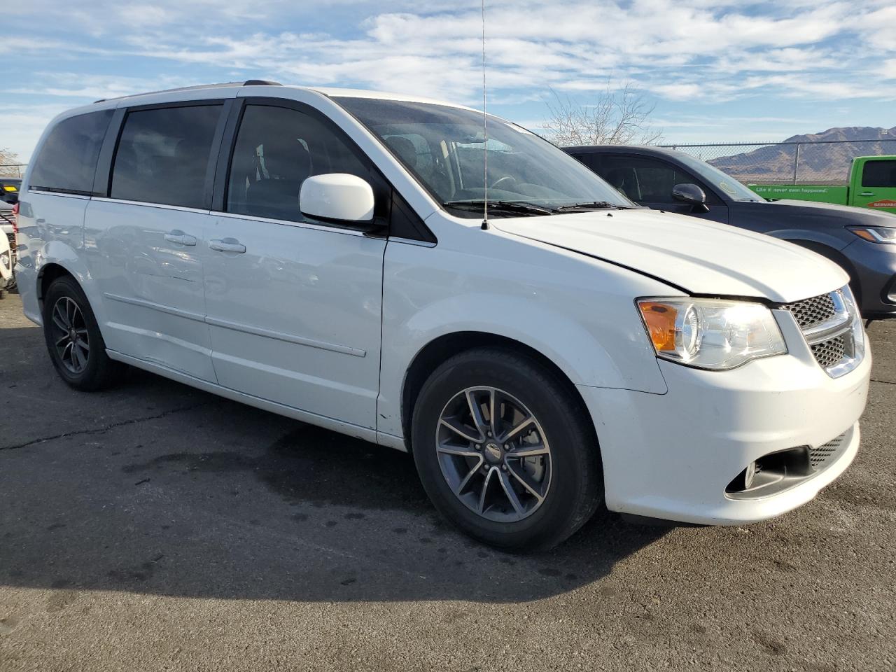 2017 Dodge Caravan - Image 4