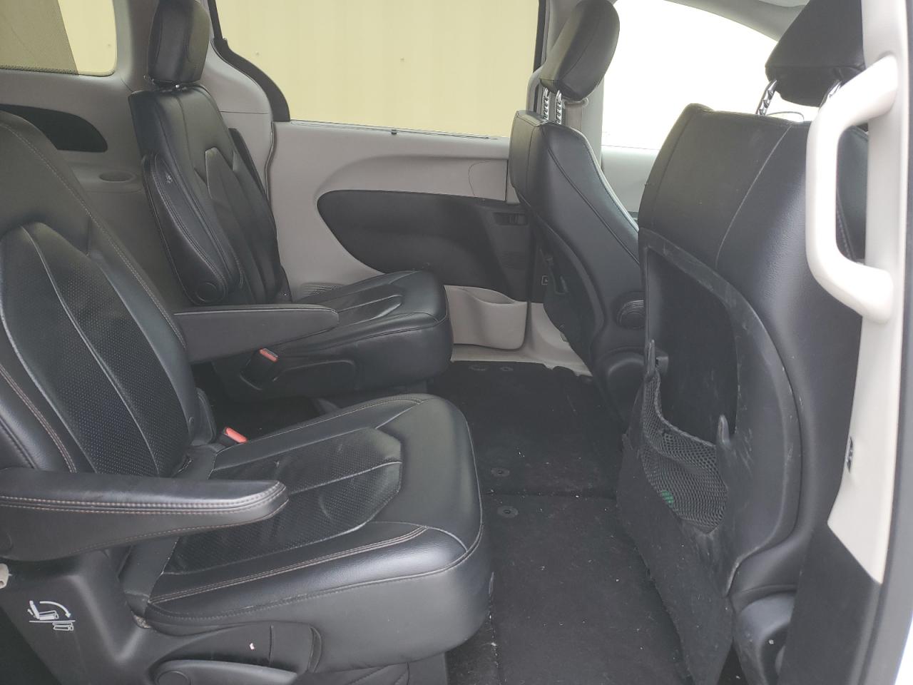 2018 Chrysler Pacifica - Image 11